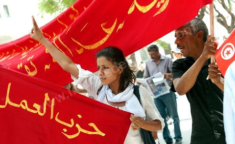 21 juillet 2011 : marche citoyenne organisée par les partis démocrates tunisiens à Tunis. face aux tentatives de semer le chaos dans le pays et de renverser les institutions nées d'un consensus national, les partis signataires ont appelés les citoyens à une marche nationale ce jeudi. Cette marche est organisée par les partis libéraux suivants : PDP, Ettajdid, Afek Tounes, Al Wifek Jomhouri, PSG, la Voie du Centre, Mouvement de la citoyenneté et de la justice. la manif se déroule avec en tête les principaux leaders des partis politiques pour la première fois en semble dans une manifestation.