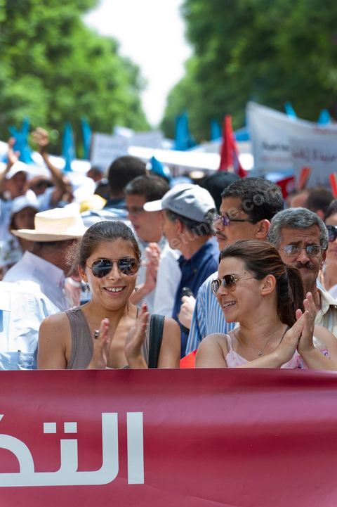 21 juillet 2011 : marche citoyenne organisée par les partis démocrates tunisiens à Tunis. face aux tentatives de semer le chaos dans le pays et de renverser les institutions nées d'un consensus national, les partis signataires ont appelés les citoyens à une marche nationale ce jeudi. Cette marche est organisée par les partis libéraux suivants : PDP, Ettajdid, Afek Tounes, Al Wifek Jomhouri, PSG, la Voie du Centre, Mouvement de la citoyenneté et de la justice. la manif se déroule avec en tête les principaux leaders des partis politiques pour la première fois en semble dans une manifestation.