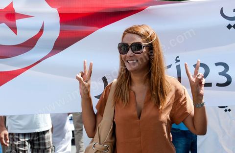 21 juillet 2011 : marche citoyenne organisée par les partis démocrates tunisiens à Tunis. face aux tentatives de semer le chaos dans le pays et de renverser les institutions nées d'un consensus national, les partis signataires ont appelés les citoyens à une marche nationale ce jeudi. Cette marche est organisée par les partis libéraux suivants : PDP, Ettajdid, Afek Tounes, Al Wifek Jomhouri, PSG, la Voie du Centre, Mouvement de la citoyenneté et de la justice. la manif se déroule avec en tête les principaux leaders des partis politiques pour la première fois en semble dans une manifestation.