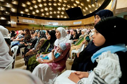 13 août 2011 : Commération par le parti Ennahda de la Fête de la Femme et du Code du Statut personnel tunisien au Palais des Congrés de Tunis, avec discours de Farida Laabidi, militante, de Rached Ghannouchi, fondateur et chef du parti Ennahda, ainsi que Psycho-M, rappeur fortement engagé dans ses propos islamistes. Rached Ghannouchi annonce la volonté de ne pas inscrire la polygamie dasn la prochaine élection, la Tunisie n'ayant pas les moyens pour cela ...