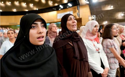 13 août 2011 : Commération par le parti Ennahda de la Fête de la Femme et du Code du Statut personnel tunisien au Palais des Congrés de Tunis, avec discours de Farida Laabidi, militante, de Rached Ghannouchi, fondateur et chef du parti Ennahda, ainsi que Psycho-M, rappeur fortement engagé dans ses propos islamistes. Rached Ghannouchi annonce la volonté de ne pas inscrire la polygamie dasn la prochaine élection, la Tunisie n'ayant pas les moyens pour cela ...
