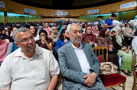 13 août 2011 : Rached Ghannouchi à la Commération par le parti Ennahda de la Fête de la Femme et du Code du Statut personnel tunisien au Palais des Congrés de Tunis, avec discours de Farida Laabidi, militante, de Rached Ghannouchi, fondateur et chef du parti Ennahda, ainsi que Psycho-M, rappeur fortement engagé dans ses propos islamistes. Rached Ghannouchi annonce la volonté de ne pas inscrire la polygamie dasn la prochaine élection, la Tunisie n'ayant pas les moyens pour cela ...