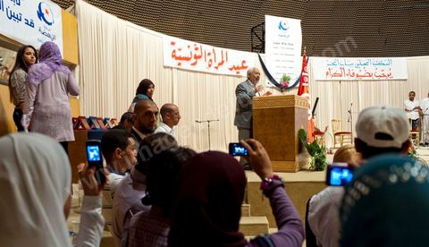 13 août 2011 : Rached Ghannouchi à la Commération par le parti Ennahda de la Fête de la Femme et du Code du Statut personnel tunisien au Palais des Congrés de Tunis, avec discours de Farida Laabidi, militante, de Rached Ghannouchi, fondateur et chef du parti Ennahda, ainsi que Psycho-M, rappeur fortement engagé dans ses propos islamistes. Rached Ghannouchi annonce la volonté de ne pas inscrire la polygamie dasn la prochaine élection, la Tunisie n'ayant pas les moyens pour cela ...