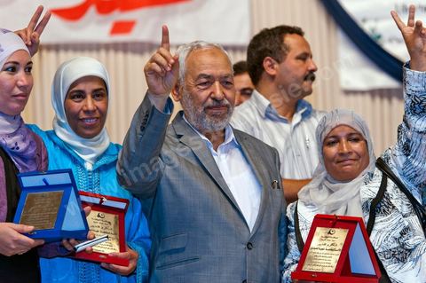 13 août 2011 : Rached Ghannouchi remet des décorations aux femmes militantes qui ont fait de la prison sous Ben Ali pour défendre la cause de l'islamisme politique à la Commération par le parti Ennahda de la Fête de la Femme et du Code du Statut personnel tunisien au Palais des Congrés de Tunis, avec discours de Farida Laabidi, militante, de Rached Ghannouchi, fondateur et chef du parti Ennahda, ainsi que Psycho-M, rappeur fortement engagé dans ses propos islamistes. Rached Ghannouchi annonce la volonté de ne pas inscrire la polygamie dasn la prochaine élection, la Tunisie n'ayant pas les moyens pour cela ...