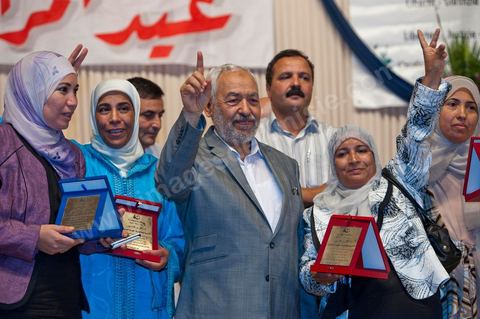 13 août 2011 : Rached Ghannouchi remet des décorations aux femmes militantes qui ont fait de la prison sous Ben Ali pour défendre la cause de l'islamisme politique à la Commération par le parti Ennahda de la Fête de la Femme et du Code du Statut personnel tunisien au Palais des Congrés de Tunis, avec discours de Farida Laabidi, militante, de Rached Ghannouchi, fondateur et chef du parti Ennahda, ainsi que Psycho-M, rappeur fortement engagé dans ses propos islamistes. Rached Ghannouchi annonce la volonté de ne pas inscrire la polygamie dasn la prochaine élection, la Tunisie n'ayant pas les moyens pour cela ...