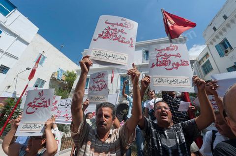August 15, 2011: A demonstration took place in front of the UGGT headquarters, as union members refused to join the official UGTT demonstration held at the Labor Exchange under the leadership of the controversial Secretary-General JRAD; the union members organized a parallel demonstration at the historic UGGT headquarters before heading to Habib Bourguiba Avenue, where clashes with the police ensued.