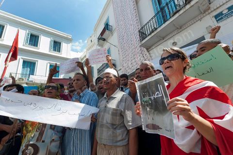 August 15, 2011: A demonstration took place in front of the UGGT headquarters, as union members refused to join the official UGTT demonstration held at the Labor Exchange under the leadership of the controversial Secretary-General JRAD; the union members organized a parallel demonstration at the historic UGGT headquarters before heading to Habib Bourguiba Avenue, where clashes with the police ensued.