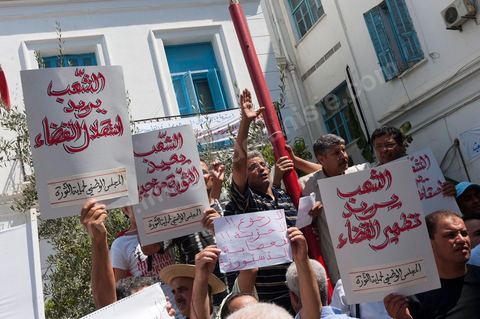 August 15, 2011: A demonstration took place in front of the UGGT headquarters, as union members refused to join the official UGTT demonstration held at the Labor Exchange under the leadership of the controversial Secretary-General JRAD; the union members organized a parallel demonstration at the historic UGGT headquarters before heading to Habib Bourguiba Avenue, where clashes with the police ensued.