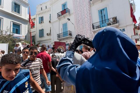August 15, 2011: A demonstration took place in front of the UGGT headquarters, as union members refused to join the official UGTT demonstration held at the Labor Exchange under the leadership of the controversial Secretary-General JRAD; the union members organized a parallel demonstration at the historic UGGT headquarters before heading to Habib Bourguiba Avenue, where clashes with the police ensued.
