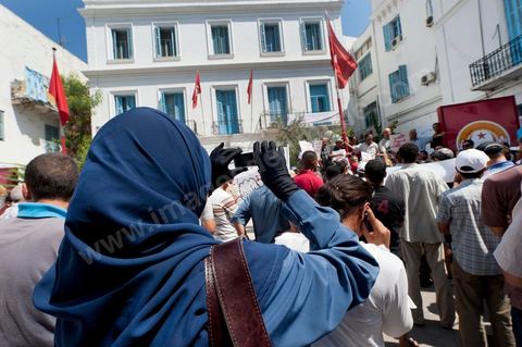 August 15, 2011: A demonstration took place in front of the UGGT headquarters, as union members refused to join the official UGTT demonstration held at the Labor Exchange under the leadership of the controversial Secretary-General JRAD; the union members organized a parallel demonstration at the historic UGGT headquarters before heading to Habib Bourguiba Avenue, where clashes with the police ensued.