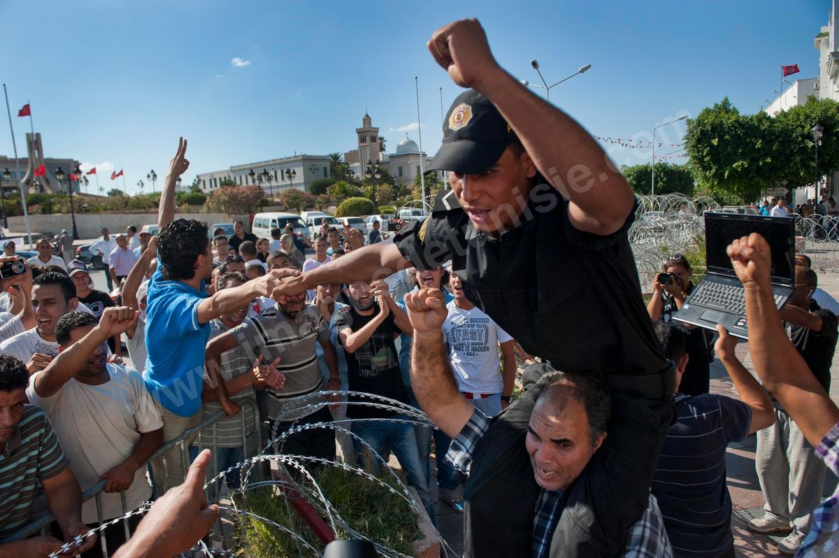 M05-600 Manif police Kasbah 06092011