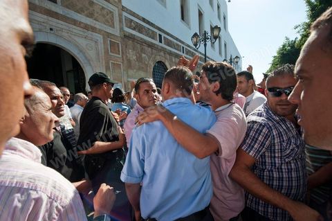 September 6, 2011: At Kasbah Square, police officers protested and occupied Government Square for a demonstration and sit-in. The police officers even entered the Prime Minister’s Office, demanding that the interim Prime Minister, Mr. Béji Caïd Essebsi, apologize for remarks he made that morning during his press conference, in which he called for the dissolution of law enforcement unions. In an address to the Tunisian people, the prime minister announced, to that end, a series of security measures, particularly the strict enforcement of the state of emergency in effect since the January 14 revolution.The government, he said, “will no longer tolerate practices that risk paralyzing the daily lives of Tunisians, such as blocking roads, attacking police stations and government facilities in the regions, and assaulting the national security forces and the army.”In this context, the Prime Minister announced the suspension of all union activities by the security forces and the dissolution of their union. He expressed surprise at the content of the statement released by the Union of Internal Security Forces, which, he noted, contained “insinuations of rebellion.”
