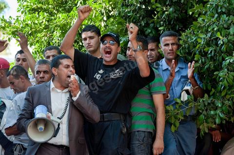 September 6, 2011: At Kasbah Square, police officers protested and occupied Government Square for a demonstration and sit-in. The police officers even entered the Prime Minister’s Office, demanding that the interim Prime Minister, Mr. Béji Caïd Essebsi, apologize for remarks he made that morning during his press conference, in which he called for the dissolution of law enforcement unions. In an address to the Tunisian people, the prime minister announced, to that end, a series of security measures, particularly the strict enforcement of the state of emergency in effect since the January 14 revolution.The government, he said, “will no longer tolerate practices that risk paralyzing the daily lives of Tunisians, such as blocking roads, attacking police stations and government facilities in the regions, and assaulting the national security forces and the army.”In this context, the Prime Minister announced the suspension of all union activities by the security forces and the dissolution of their union. He expressed surprise at the content of the statement released by the Union of Internal Security Forces, which, he noted, contained “insinuations of rebellion.”