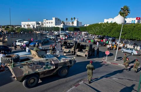 September 6, 2011: At Kasbah Square, police officers protested and occupied Government Square for a demonstration and sit-in. The police officers even entered the Prime Minister’s Office, demanding that the interim Prime Minister, Mr. Béji Caïd Essebsi, apologize for remarks he made that morning during his press conference, in which he called for the dissolution of law enforcement unions. In an address to the Tunisian people, the prime minister announced, to that end, a series of security measures, particularly the strict enforcement of the state of emergency in effect since the January 14 revolution.The government, he said, “will no longer tolerate practices that risk paralyzing the daily lives of Tunisians, such as blocking roads, attacking police stations and government facilities in the regions, and assaulting the national security forces and the army.”In this context, the Prime Minister announced the suspension of all union activities by the security forces and the dissolution of their union. He expressed surprise at the content of the statement released by the Union of Internal Security Forces, which, he noted, contained “insinuations of rebellion.”