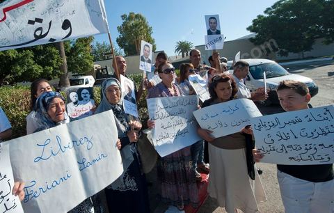 September 22: Samir’s family—his wife Leila and his mother Rafia—appeared before the Military Court in Tunis, where a large rally was held in support of Samir Feriani during his ongoing trial. Late in the morning, the military court decided to release Samir Feriani on provisional bail despite the serious charges against him. Samir Feriani is a Tunisian police officer who has been incarcerated since late May for claiming that “Ben Ali’s criminals” were still operating within the Ministry of the Interior. At the conclusion of the first hearing of his trial for “undermining state security” before the Tunis Military Court, Samir Feriani, 44, was released on provisional bail, and the trial was adjourned until September 29. This decision was met with an outpouring of joy from the dozens of family members and supporters who had gathered outside the courthouse early that morning. His family, including his three children, were in tears, and his aunt fainted. “This is a victory for human rights, for freedom of expression, and for all of Tunisia,” said Leila Feriani, the officer’s wife.