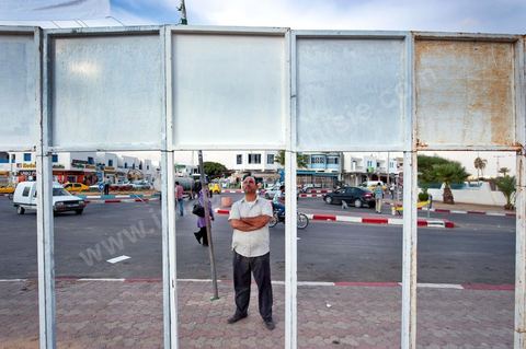 In Midoun on the island of Djerba, on the morning of the first day of the election campaign, October 1, the first official posters of the candidates for the Constituent Assembly elections drew the attention of future voters for these first free elections in Tunisia.