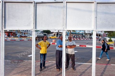 In Midoun on the island of Djerba, on the morning of the first day of the election campaign, October 1, the first official posters of the candidates for the Constituent Assembly elections drew the attention of future voters for these first free elections in Tunisia.