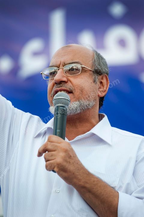 1er octobre 2011 à Sidi Bouzid : Grand meeting du parti Ennahdha pour le premier jour du lancement de la campagne électoralre pour l'élection de l'assemblée constituante le 23 octobre. le parti Ennahdha à tendenace islamique a choisi pour son premier meeting de campagne la ville symbolique de la révolution Sidi Bouzid avec la présence de Rached Ghannouchi Leader du parti, des Membres du Bureau Executif du Parti et de certains candidats des listes des différentes régions du pays.