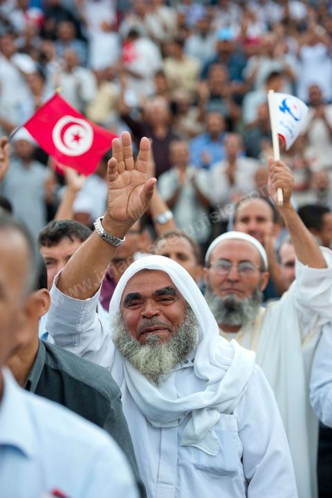 1er octobre 2011 à Sidi Bouzid : Grand meeting du parti Ennahdha pour le premier jour du lancement de la campagne électoralre pour l'élection de l'assemblée constituante le 23 octobre. le parti Ennahdha à tendenace islamique a choisi pour son premier meeting de campagne la ville symbolique de la révolution Sidi Bouzid avec la présence de Rached Ghannouchi Leader du parti, des Membres du Bureau Executif du Parti et de certains candidats des listes des différentes régions du pays.