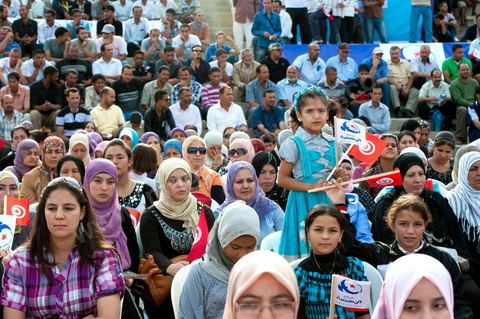 1er octobre 2011 à Sidi Bouzid : Grand meeting du parti Ennahdha pour le premier jour du lancement de la campagne électoralre pour l'élection de l'assemblée constituante le 23 octobre. le parti Ennahdha à tendenace islamique a choisi pour son premier meeting de campagne la ville symbolique de la révolution Sidi Bouzid avec la présence de Rached Ghannouchi Leader du parti, des Membres du Bureau Executif du Parti et de certains candidats des listes des différentes régions du pays.