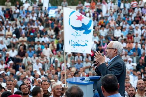 1er octobre 2011 à Sidi Bouzid : Discours de Rached Ghannouchi Président du Parti au Grand meeting du parti Ennahdha pour le premier jour du lancement de la campagne électoralre pour l'élection de l'assemblée constituante le 23 octobre. le parti Ennahdha à tendenace islamique a choisi pour son premier meeting de campagne la ville symbolique de la révolution Sidi Bouzid avec la présence de Rached Ghannouchi Leader du parti, des Membres du Bureau Executif du Parti et de certains candidats des listes des différentes régions du pays.