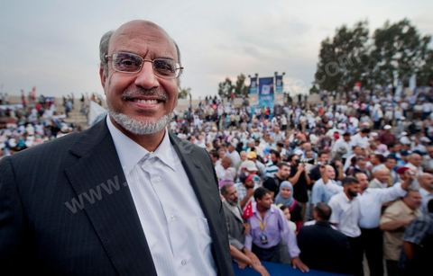 1er octobre 2011 à Sidi Bouzid : Grand meeting du parti Ennahdha pour le premier jour du lancement de la campagne électoralre pour l'élection de l'assemblée constituante le 23 octobre. le parti Ennahdha à tendenace islamique a choisi pour son premier meeting de campagne la ville symbolique de la révolution Sidi Bouzid avec la présence de Rached Ghannouchi Leader du parti, des Membres du Bureau Executif du Parti et de certains candidats des listes des différentes régions du pays.