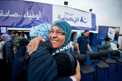 1er octobre 2011 à Sidi Bouzid : Grand meeting du parti Ennahdha pour le premier jour du lancement de la campagne électoralre pour l'élection de l'assemblée constituante le 23 octobre. le parti Ennahdha à tendenace islamique a choisi pour son premier meeting de campagne la ville symbolique de la révolution Sidi Bouzid avec la présence de Rached Ghannouchi Leader du parti, des Membres du Bureau Executif du Parti et de certains candidats des listes des différentes régions du pays.