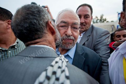 1er octobre 2011 à Sidi Bouzid : Rached Ghannouchi, préseident du Parti, rencontre les gens de Sidi Bouzid au Grand meeting du parti Ennahdha pour le premier jour du lancement de la campagne électoralre pour l'élection de l'assemblée constituante le 23 octobre. le parti Ennahdha à tendenace islamique a choisi pour son premier meeting de campagne la ville symbolique de la révolution Sidi Bouzid avec la présence de Rached Ghannouchi Leader du parti, des Membres du Bureau Executif du Parti et de certains candidats des listes des différentes régions du pays.