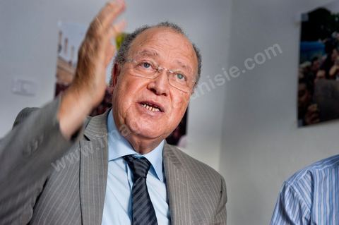 Mustapha Ben Jaafar on a working visit to the Ettakatol office in Bou Argoub during the first week of the campaign for the Constituent Assembly.