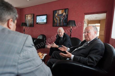 16 octobre : meeting Ettakatol à Tunis avec Mustapha Ben Jaafar scerétaire général du Parti. En coulisse avec Mustafa Ben Jaafar avant d'entrer sur scène pour son discours.