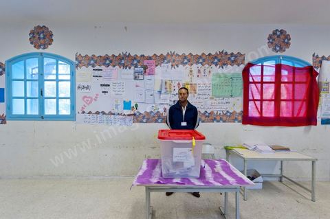 Le jour du scrutin dans un bureau de vote au centre ville du Kef