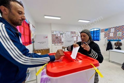 Le jour du scrutin dans un bureau de vote au centre ville du Kef