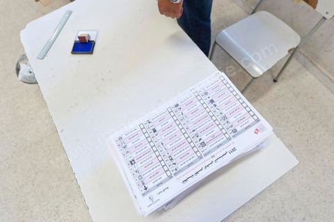 Le jour du scrutin dans un bureau de vote au centre ville du Kef
