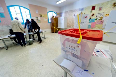 Le jour du scrutin dans un bureau de vote au centre ville du Kef