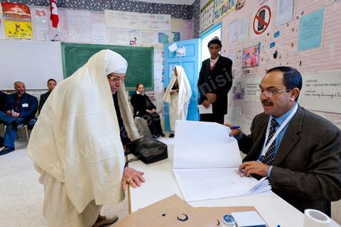 Le jour du scrutin dans un bureau de vote au centre ville du Kef