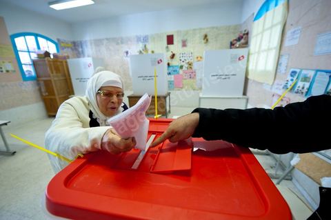Le jour du scrutin dans un bureau de vote au centre ville du Kef