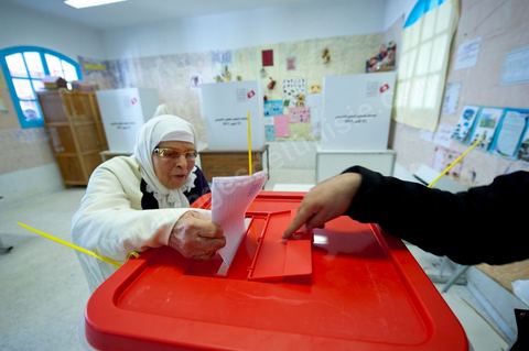 Le jour du scrutin dans un bureau de vote au centre ville du Kef