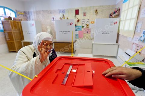 Le jour du scrutin dans un bureau de vote au centre ville du Kef