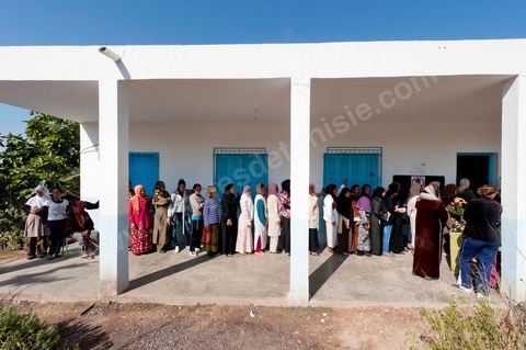 Le jour du scrutin dans un bureau de vote au centre ville du Kef