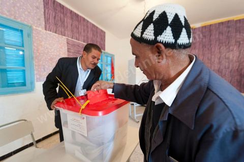 Le jour du scrutin dans un bureau de vote au centre ville du Kef