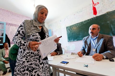 Le jour du scrutin dans un bureau de vote au centre ville du Kef