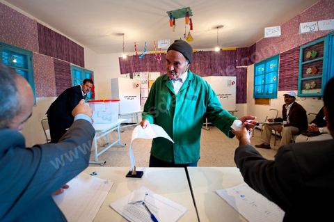 Le jour du scrutin dans un bureau de vote au centre ville du Kef