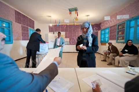 Le jour du scrutin dans un bureau de vote au centre ville du Kef