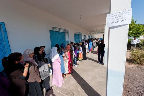 Le jour du scrutin dans un bureau de vote au centre ville du Kef