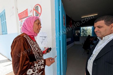 Le jour du scrutin dans un bureau de vote au centre ville du Kef