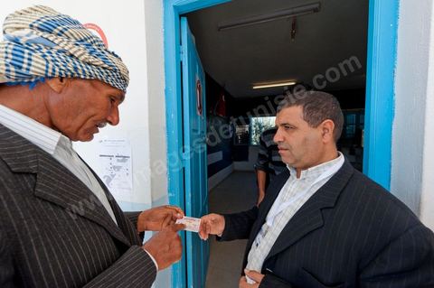 Le jour du scrutin dans un bureau de vote au centre ville du Kef