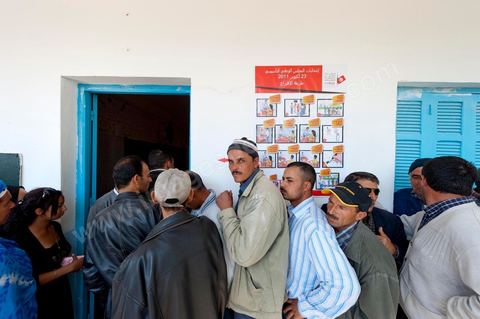 Le jour du scrutin dans un bureau de vote au centre ville du Kef