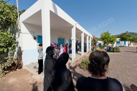 Le jour du scrutin dans un bureau de vote au centre ville du Kef
