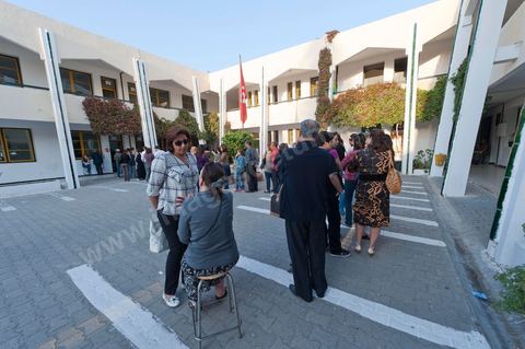 Bureau de vote au à El Menzah V quartier bourgeois de Tunis