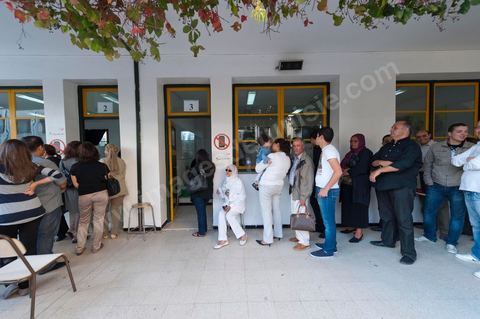 Bureau de vote au à El Menzah V quartier bourgeois de Tunis